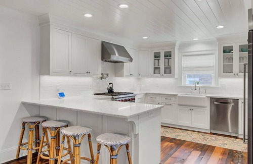 Sullivan's Island Villa | Sullivans Local! | 1307 Cove Avenue by AvantStay | Pool + Outdoor Living