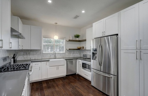 Houston Heights House | SUMMER 2025 - Updated 3/2 with yard, one block from MKT Heights