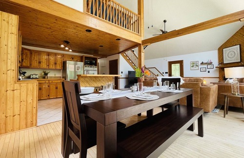 Hot Springs Cabin | Summer Beauty, Spacious Mountain House! Indoor Games! 15 min to Max Patch!