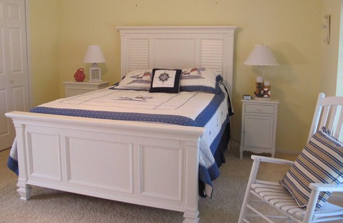 Pentwater House | Summer Breeze - Centrally Located