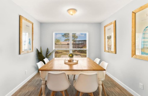 Holiday Harbors House | Summer Breeze - Heated Pool - 4 min to Mayo
