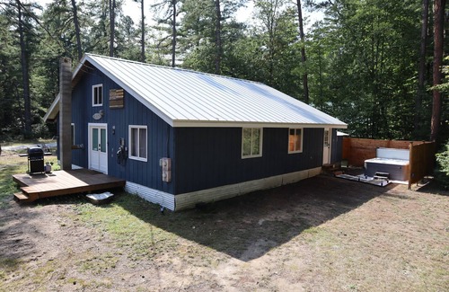 Silver Lake Cabin | Summer Cabin: Nearby Lakes, Dog Friendly & Private Hot Tub
