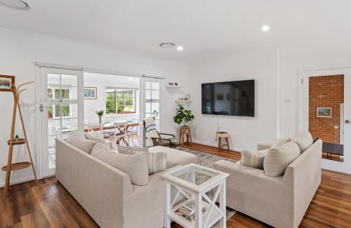 Dunsborough House | Summer Cottage