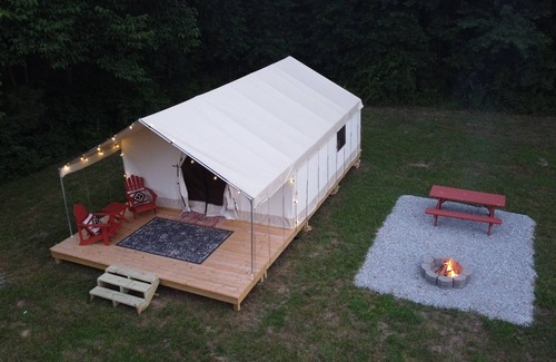 Cassville RV Rental | Summer Escape: Hike & Stargaze near Roaring River