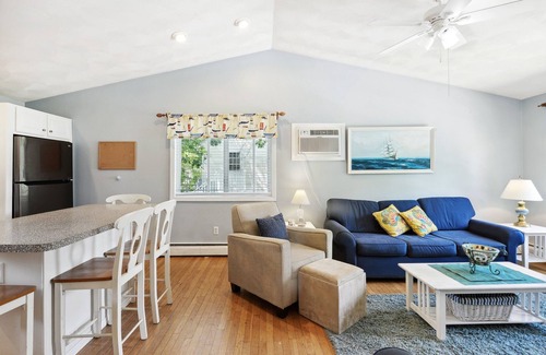 Saunderstown House | SUMMER ESCAPE