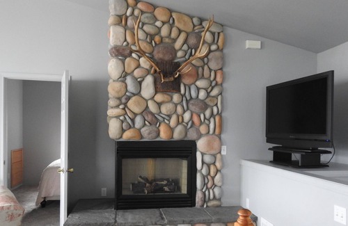 Belfair House | Summer, Fall, Winter & Spring - Cozy with Fabulous Views