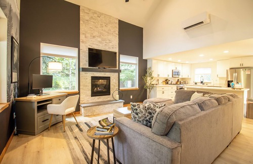 Ashford House | Summer Filling Fast! Sleeps 8 - Hot Tub - Fire Pit