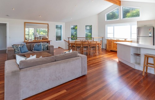 Blueys Beach House | Summer Folly 2 - Pacific Palms Holidays