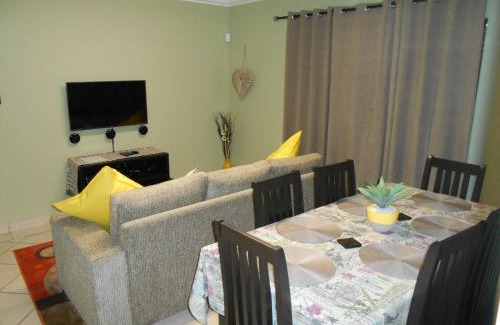 Farrarmere House | Summer Garden Guest House (The Palms)