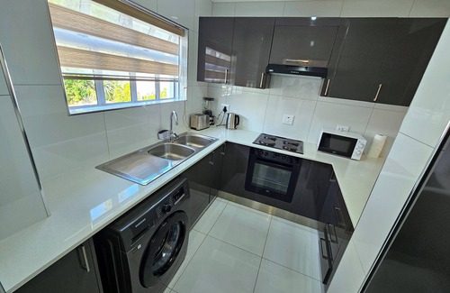 Bloubergstrand Apartment | Summer Grove House by Tanaka Kingdom