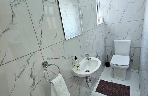 Bloubergstrand Apartment | Summer Grove House by Tanaka Kingdom