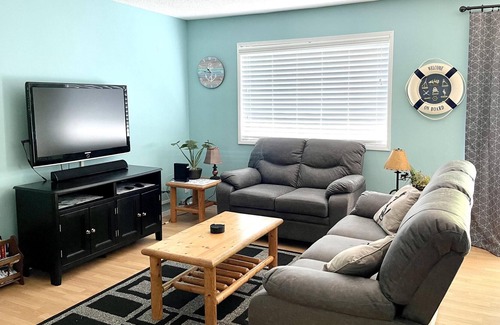 Celista House | Summer Haven - Semi-Waterfront - Shuswap Vacations & Sledding Accommodation