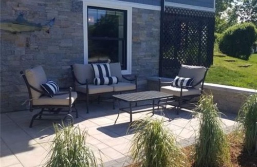 Snug Harbor House | Summer Rental -4 Minutes to East Matunuck Beach. Walk to Matunuck Oyster Bar