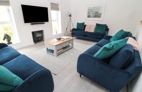 Dunstan House | Summer Rose