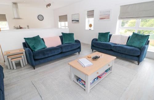 Dunstan House | Summer Rose