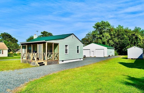 Chincoteague Cottage | Summer's Sea Shanty on Chincoteague Island