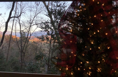 Hemlock Hills Cabin | SUMMER SPECIAL! 5-Star Home with 2 King Beds, Trundle, Sleeps 6, & Game Room