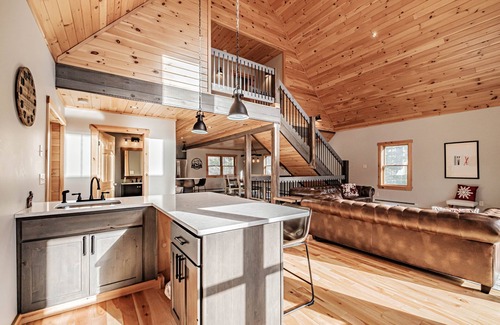 Sunday River Area Ski Chalet | Summer special! Golf, hiking, kayak and paddle board, fish and swim!