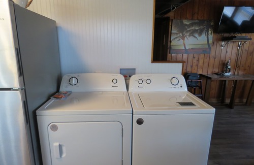 South Nags Head Cottage | Summer Special/RIGHT ACROSS from OCEAN/Fenced yard/pet friendly