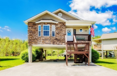 Pigeon Forge Ski Chalet | Summer Specials! Escape to your retreat near all the Fun!