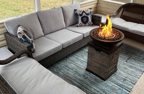 Whitemarsh Island House | Summer spot! Fenced yard, firepit, gameroom & 10 min to RiverStreet
