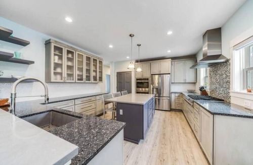 South Haven House | Summer Time Vibes! Heated Pool, Hot Tub, Game Room