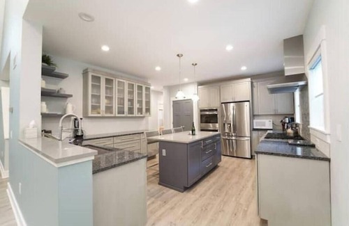 South Haven House | Summer Time Vibes! Heated Pool, Hot Tub, Game Room