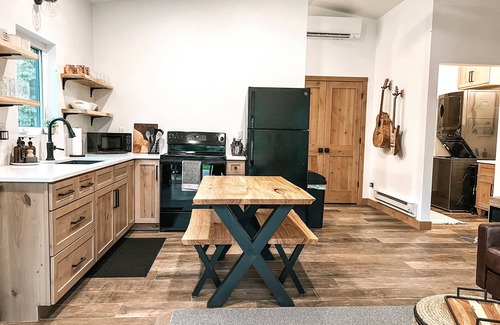 Necedah House | Summer Tiny Home and Bunkhouse getaway at Timber Landing! Hot Tub & Wood Sauna