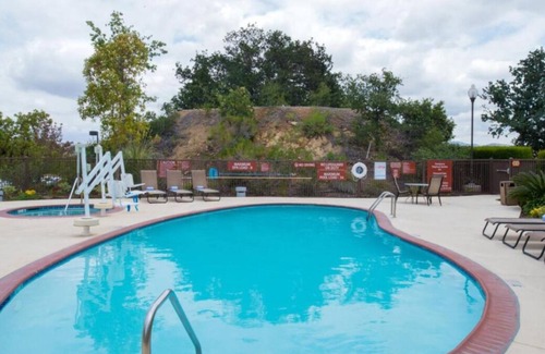 Thousand Oaks House | Summer Travel Getaway! 3 Units w/ Full Kitchens, Work Space, Fitness Center