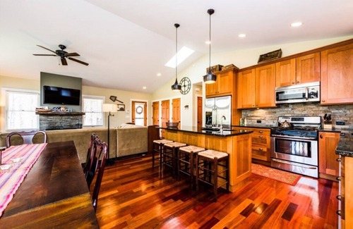 Lakeside House | (Summer Weeks Available!) ASSOCIATION BEACH ACCESS and PRIVATE TENNIS COURT!