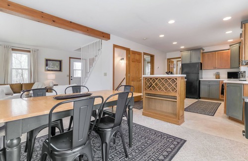 Portage House | Summer Woods Family Retreat w Game Room - Near Devil’s Lake, Mirror Lake & Dells