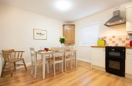 Warkworth Cottage | SUMMERFOLD, pet friendly, with a garden in Warkworth