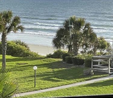 Crescent Beach House | Summerhouse 251