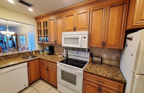 Crescent Beach Condo | Summerhouse 251