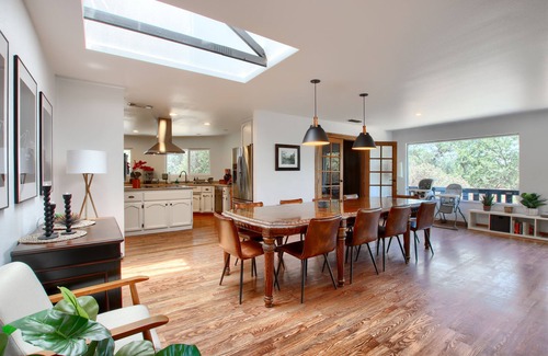 Coarsegold House | Summers@BOM, YosemiteBassLake, Sleeps 22, hottub, MovieGameBilliardsPlay