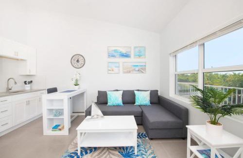 West Bay House | Summertime Suites #53