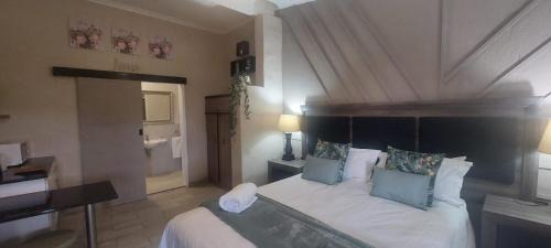 Outer West Durban Hotel | Summerveld Lodge & Country Kitchen