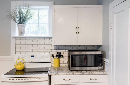 Summerville Historic District House | Summerville Gem: Sweet Tea Getaway