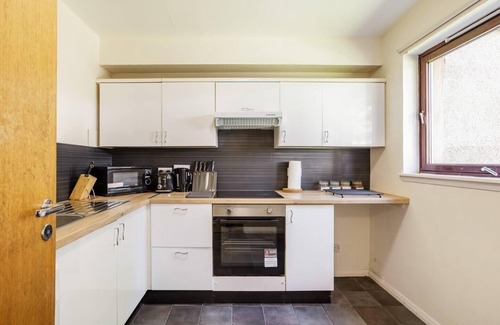 Central Aberdeen Apartment | Summit Central - Quiet 2BR Flat, WiFi, Parking
