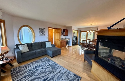 Greenville House | Summit House - House on Blair Hill