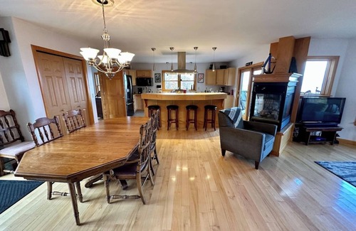 Greenville House | Summit House - House on Blair Hill