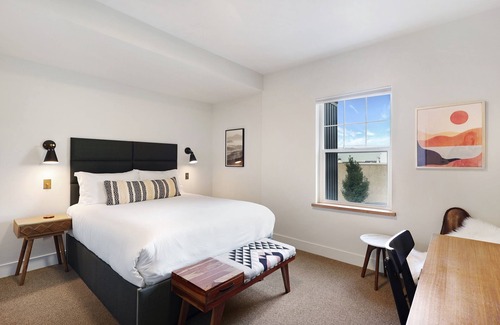 Mount Shasta Hotel | Summit Lofts, Downtown Mt Shasta, Queen Bed, #208