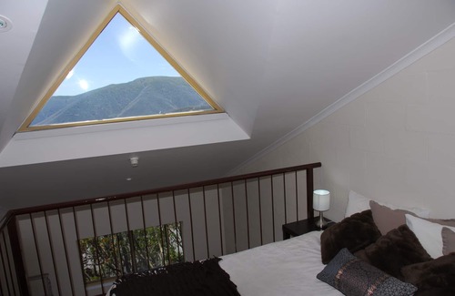 Falls Creek House | Summit Ridge Alpine Lodge