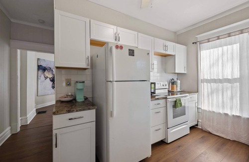 Old North Columbus House | Summit Scholars Suites, For 12!