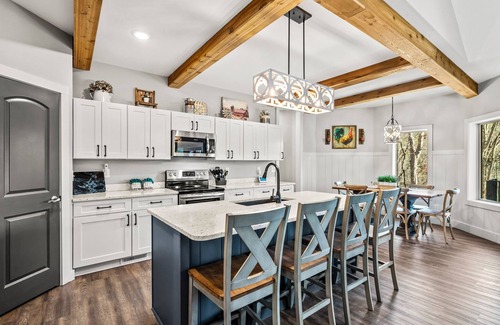 Gatlinburg - Pigeon Forge Cabin | Summit Trails Sanctuary ~ 3BR Single Level Cabin in The Summit at Bluff Mtn!