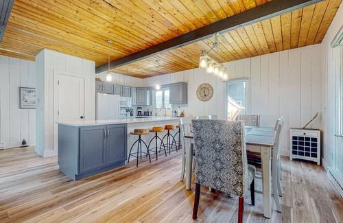 Stratton Mountain House | Summit View | Mtn/ski-view townhouse with heated pool, wood stove, grill, W/D