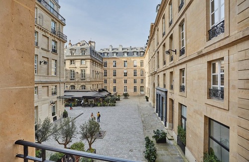 Paris City Center Apartment | Sumptuous Apartment Louvre/palais Royal