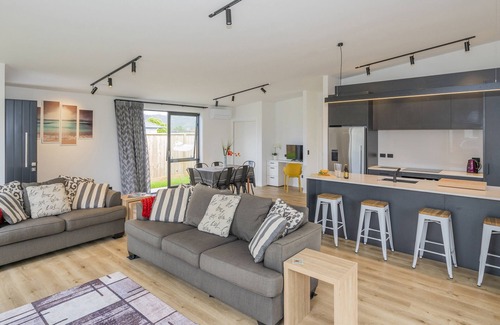 Whitianga House | Sun and Sea Sanctuary - Whitianga Holiday Home