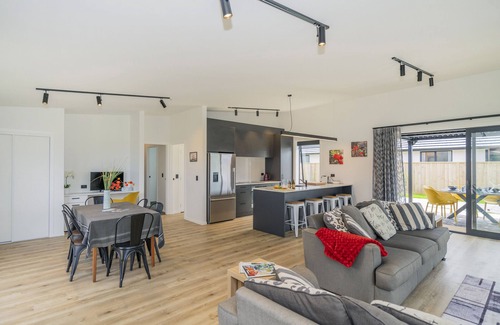 Whitianga House | Sun and Sea Sanctuary - Whitianga Holiday Home