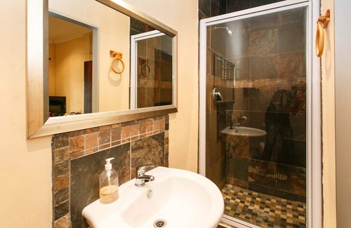 Eikenbosch House | Sun Bell Lodge